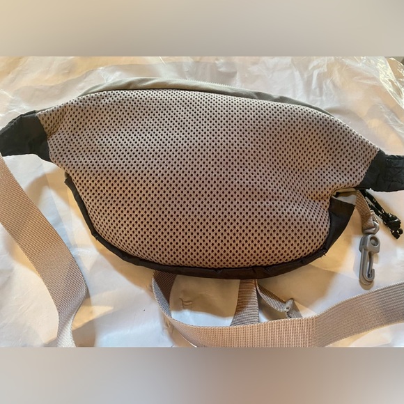 🔥L.L Bean Adults' Stowaway Hip Pack, Black & Gray🔥 - Picture 5 of 12